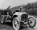 Gordon-Bennett-Rennen, 1903. Der Sieger Camille Jenatzy mit dem 60-PS Mercedes-Simplex-Rennwagen.